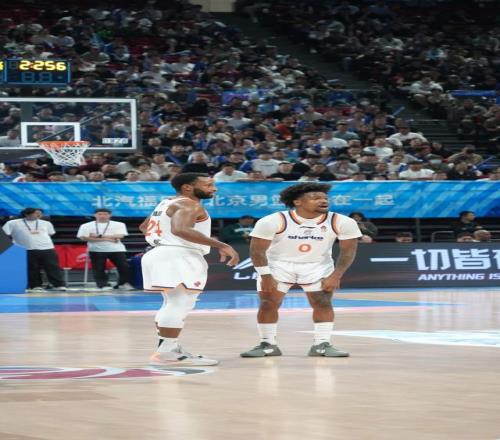 夢(mèng)回巔峰!上海19連勝鎖定常規(guī)賽冠軍,上次登頂是24年前姚明領(lǐng)軍