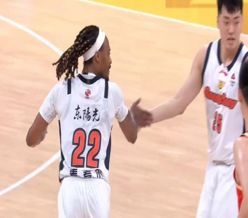 朱芳雨賭對(duì)了！廣東最強(qiáng)雙能衛(wèi)打出身價(jià)，保送杜鋒雙殺衛(wèi)冕冠軍！