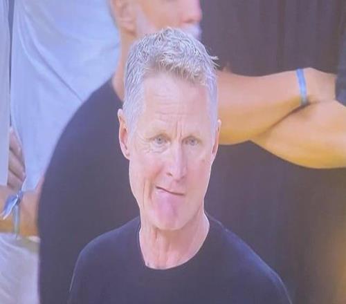 科爾賽后甩鍋：最后1攻沒(méi)上1米98以上的人，勇士被絕殺