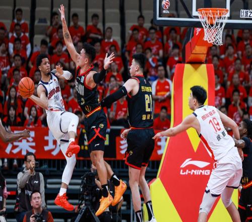 不是杜鋒！不是徐利民！更衣室失控+將帥不和，“下課”恐成定局