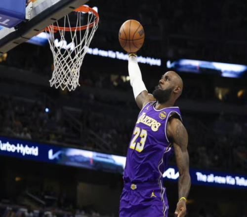 四旬老漢依舊生猛！詹姆斯本賽季97次扣籃，創(chuàng)八個(gè)賽季以來(lái)新高！