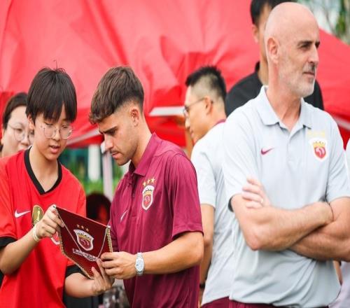 海港確認外援加布里埃爾髕腱斷裂，但賽季初被雪藏的梅倫多能回歸嗎