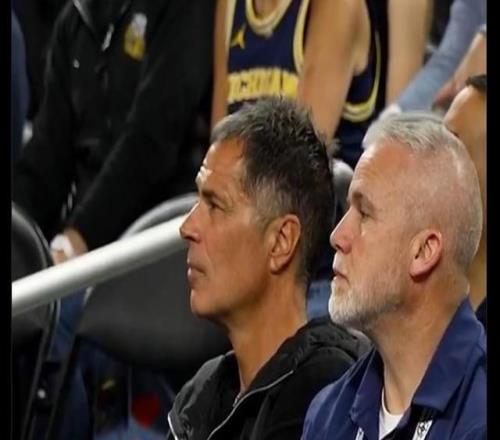 湖人GM溜進BigTen現(xiàn)場，球迷扒出他在盯6尺9"肉盾"