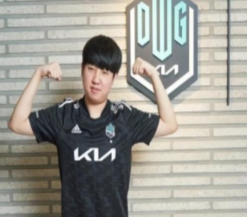 點(diǎn)誰(shuí)Khan：希望俱樂部讓選手多讀書，不能讓觀眾看采訪覺得憋屈