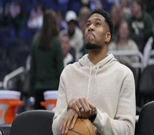 字母哥談潛在的2.75億續(xù)約：錢對我來說毫無意義只關(guān)心贏球