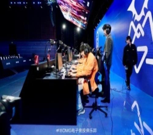 倒數第一亦有差距登峰組WE慘遭涅槃組OMG橫掃