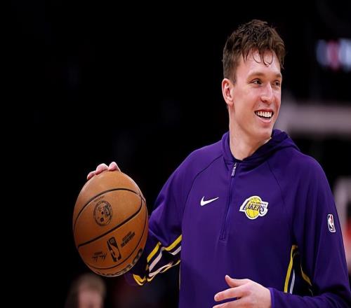 12分鐘內(nèi)豪取17分，湖人側(cè)翼新星在收官戰(zhàn)中竟然找到了自己的手感