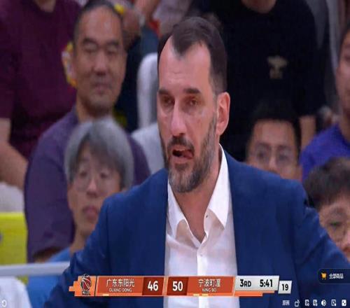 立功了！最后6秒送出血帽，保住勝利，球迷怒贊：拯救了廣東隊