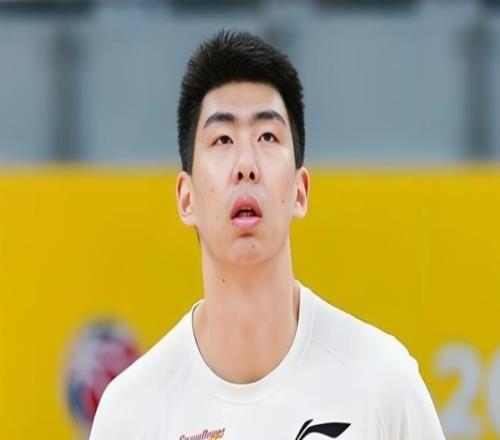 03年小將大殺四方，身高2.26m，五支NBA球隊搶他，朱芳雨沒看錯人