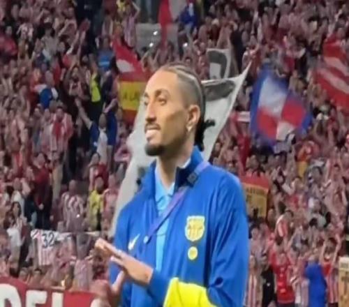 拉菲尼亞賽后向馬競球迷比手勢，意為“你們下輪就回家了”