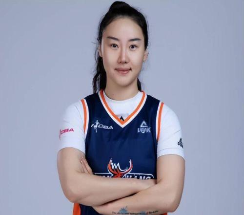 聯(lián)賽MVP落選，邊緣人入選！中國(guó)女籃選人看不懂