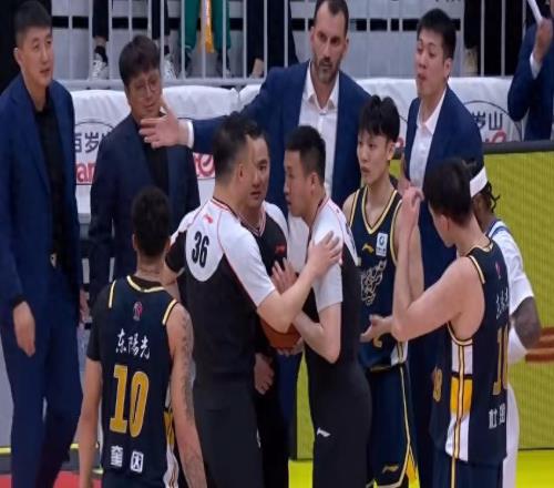 杜鋒缺席，廣東隊迎來四連勝，還有4個好消息，希望深圳隊輸一場