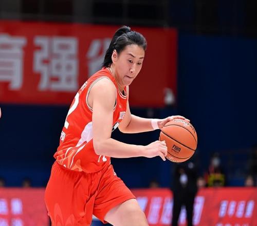 砍15分+3記三分！中國(guó)女籃33歲1米91王牌太穩(wěn)：韓旭絕配沖第五冠