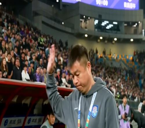 防火防盜防隊友！于根偉成中超最難男人，有津門虎球迷當場抹淚花