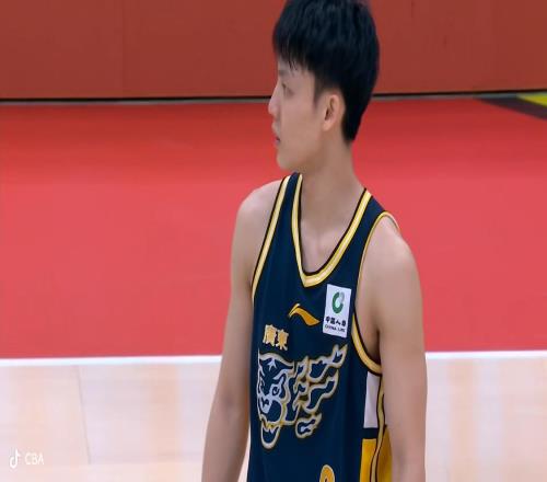 CBA一夜太刺激！廣東男籃逆轉黑馬，北京隊繼續爭四，積分榜更新