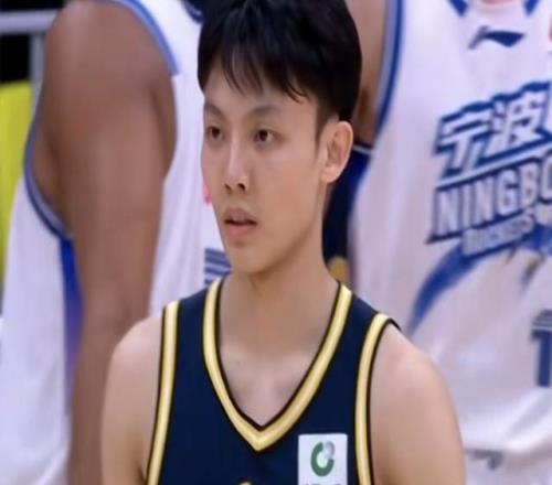 徐杰：球隊非常渴望勝利打這么焦灼的比賽我能承擔更多任務(wù)