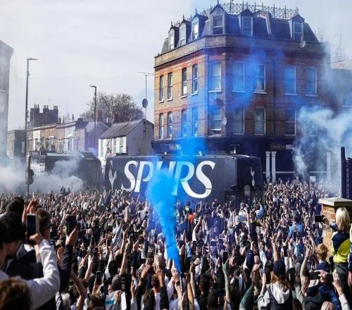 德澤爾比不讓球員坐大巴，并提前去球場(chǎng)，球迷歡迎儀式被迫取消