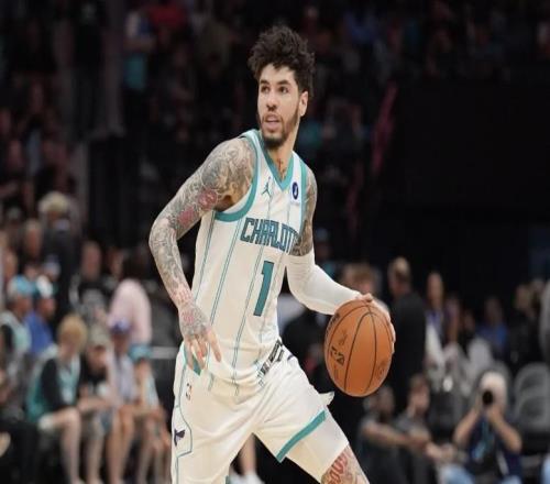 名記：聯(lián)盟將調(diào)查三球?qū)Π⒌掳图s的動(dòng)作，下輪附加賽前公布結(jié)果