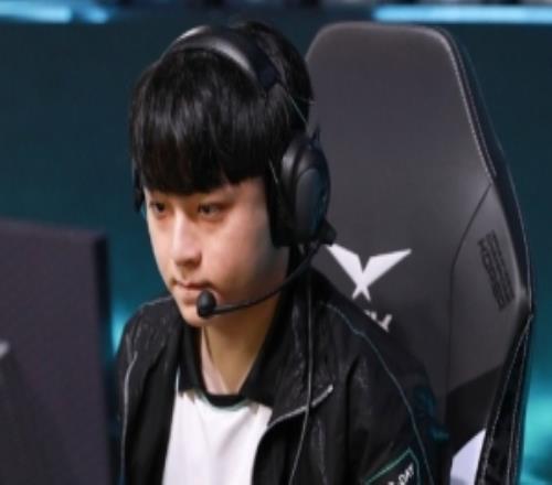 DK分享對陣T1賽場圖：我們會實現突破