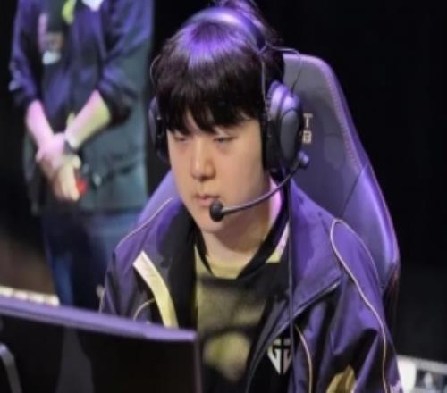 Canyon：HLE緊湊設(shè)計(jì)前期他們英雄優(yōu)先級和游戲內(nèi)表現(xiàn)都很好