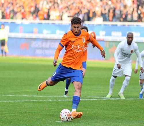 魯媒報道魯能隊訓練日記：克雷桑與劉洋齊上陣，克雷桑狀態滿分_中超直播