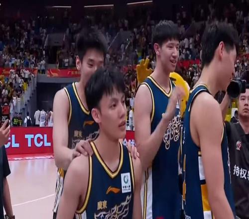 終于來了！廣東第一本土中鋒確認到位，杜鋒帥位不保