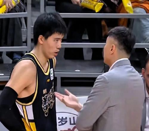 杜锋鼓励焦泊乔！