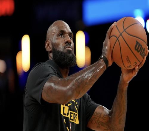 TA：詹姆斯下賽季無意舉辦告別巡演，退役仍是真實(shí)選項(xiàng)