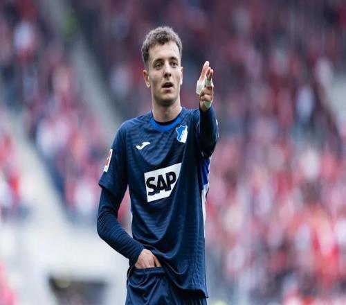 多特夏窗頭號目標：23歲前鋒+16歲后腰