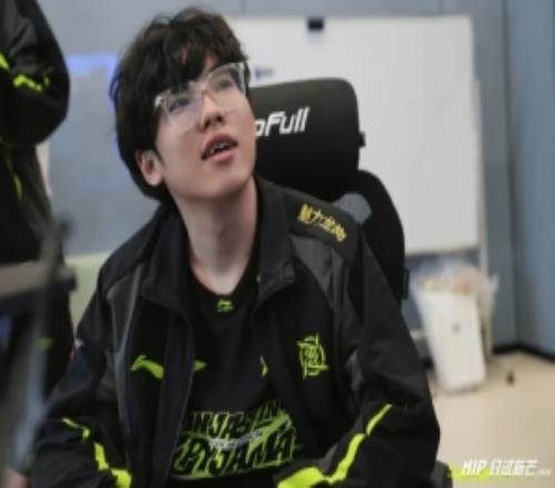 巨大的ADGAP！Assum面對(duì)GALA兩局狂砍19511！