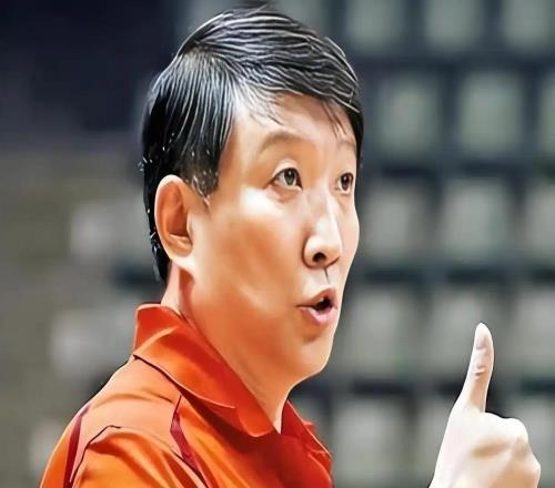 宮魯鳴秒變“小丑”中國女籃集訓(xùn)首日太尷尬：19人只有1人參訓(xùn)