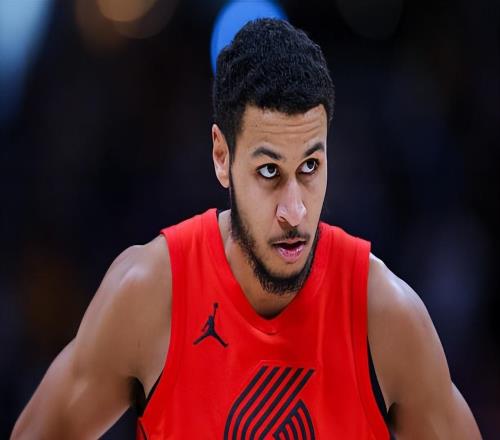 防守能力出色，還有一些傳球能力，所以開拓者鋒線新星能得到重用