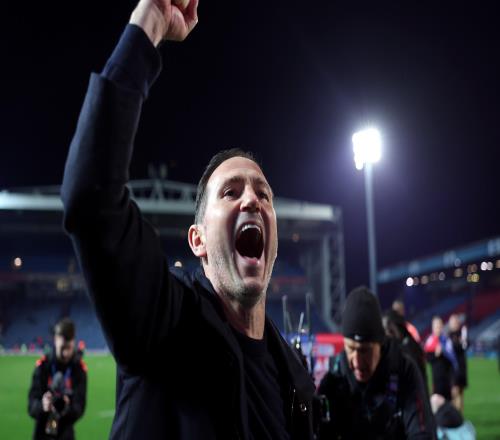 蘭帕德接手考文垂時距離降級區(qū)僅2分，第二個賽季便升入英超