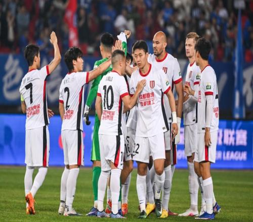 10險勝！點射破門，中超領頭羊狂飆：6輪不敗，16分排名榜首