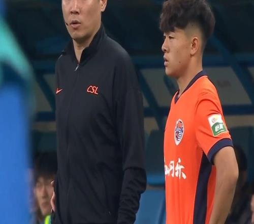 鄺兆鐳險(xiǎn)受傷退場(chǎng)！全場(chǎng)僅1射，0突破，獲6.4分全隊(duì)墊底