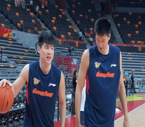 广东为季后赛冲刺！焦泊乔+萨林杰复出，胡明轩因伤继续休息！