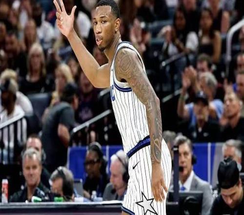 上月底剛拿到標準合同，結果魔術替補鋒線到了附加賽還能進輪換