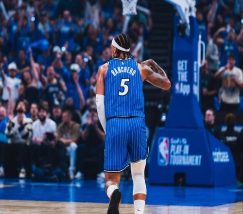 班凱羅25+5+6魔術(shù)大勝黃蜂晉級(jí)季后賽，將對(duì)陣活塞三球23+5