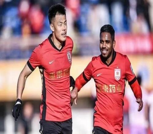 中甲聯(lián)賽長(zhǎng)春亞泰客場(chǎng)31力克佛山南獅豪取三連勝