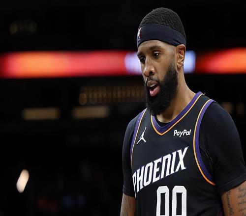 手感平平而且防守表現(xiàn)不佳，太陽(yáng)鋒線大將的狀態(tài)有些令人擔(dān)心