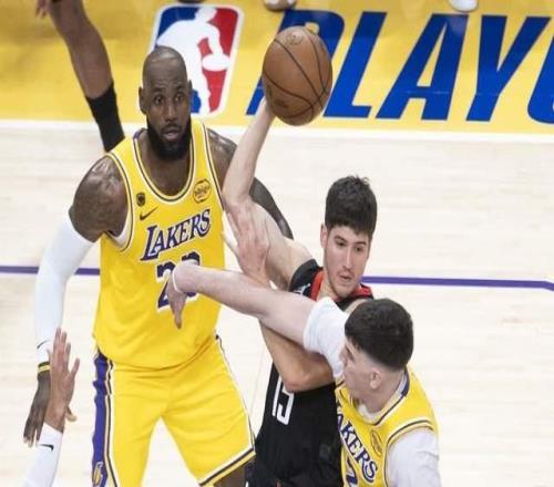 拉鋸戰(zhàn)！火箭落后10分瘋狂反撲：申京11分4板，詹姆斯送10助