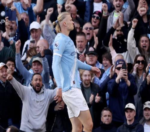 B席：哈蘭德今天的表現(xiàn)太棒了，他拼得像野獸一樣兇悍