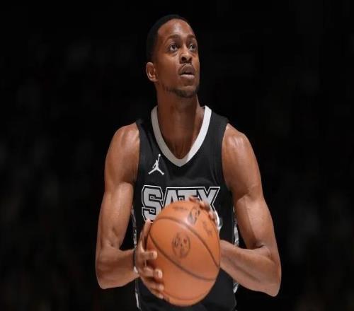 馬刺化學(xué)反應(yīng)拉滿！文班亞馬當(dāng)核，其余球員主導(dǎo)防守與串聯(lián)！