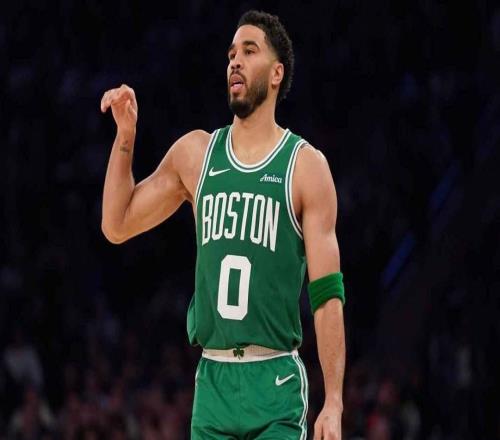 凱爾特人隊(duì)塔圖姆在跟腱撕裂后首場(chǎng)季后賽中，展現(xiàn)出“超人”風(fēng)采