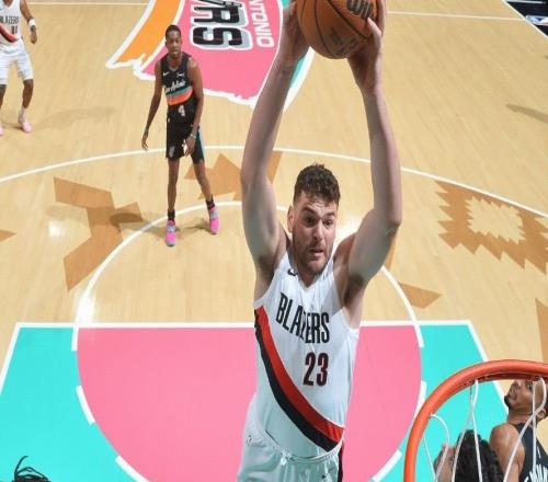 表現(xiàn)不佳，克林根首發(fā)登場22分鐘7中2僅得4分7板