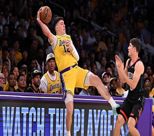 對手畢竟是火箭，湖人替補側(cè)翼新星的價值也就體現(xiàn)出來了