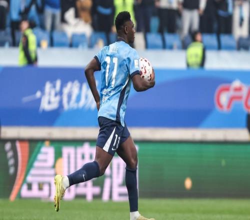 大連英博關(guān)鍵時刻還要靠他！本輪再次打入關(guān)鍵進(jìn)球，曾飽受質(zhì)疑