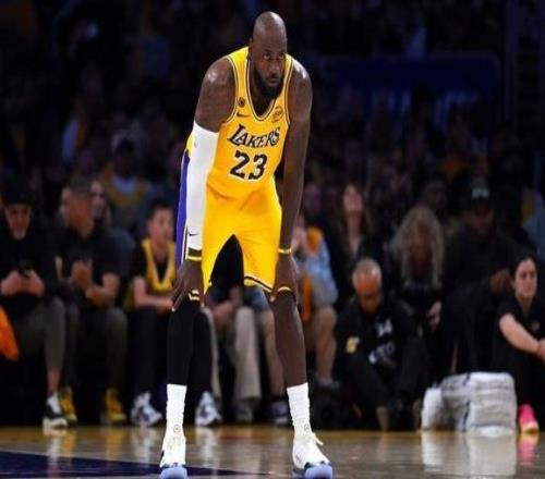 湖人G1擒火箭！41歲老詹狂送13助攻，賽后傲嬌保密戰(zhàn)術(shù)