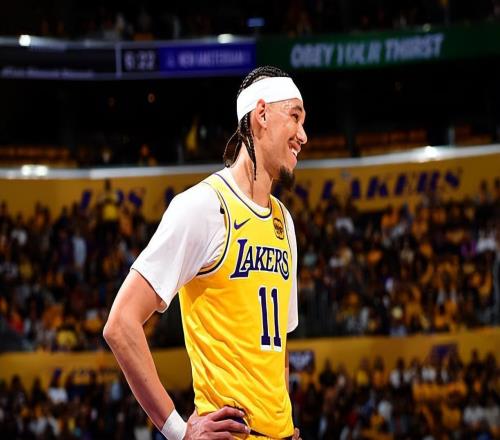 常規(guī)賽表現(xiàn)相當(dāng)不錯(cuò)，但湖人替補(bǔ)中鋒在季后賽G1就遇到了大麻煩