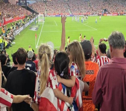 格子：我們沒(méi)忘記心與我們同在的球迷們，讓我們繼續(xù)做自己